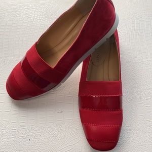 NWOT Donald Pliner-May Slip on Flat